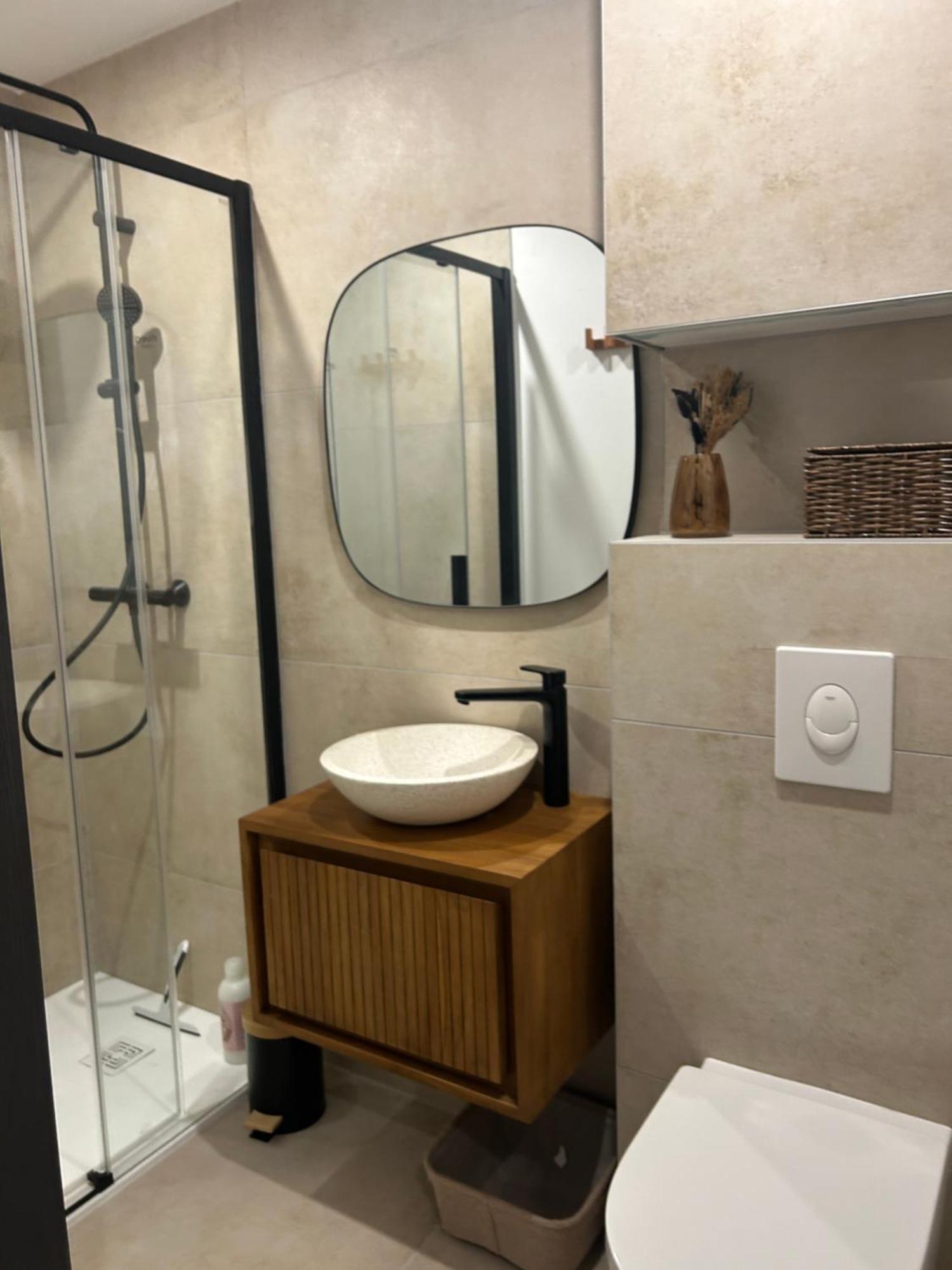 Studio Prestige Avec Terrasse Le Chene Dore Au Coeur Du Centre Touristique Cite Des Loisirs 200 M Du Galaxie,Face Au Snowworld Parking Gratuit Privatif Amnéville Εξωτερικό φωτογραφία