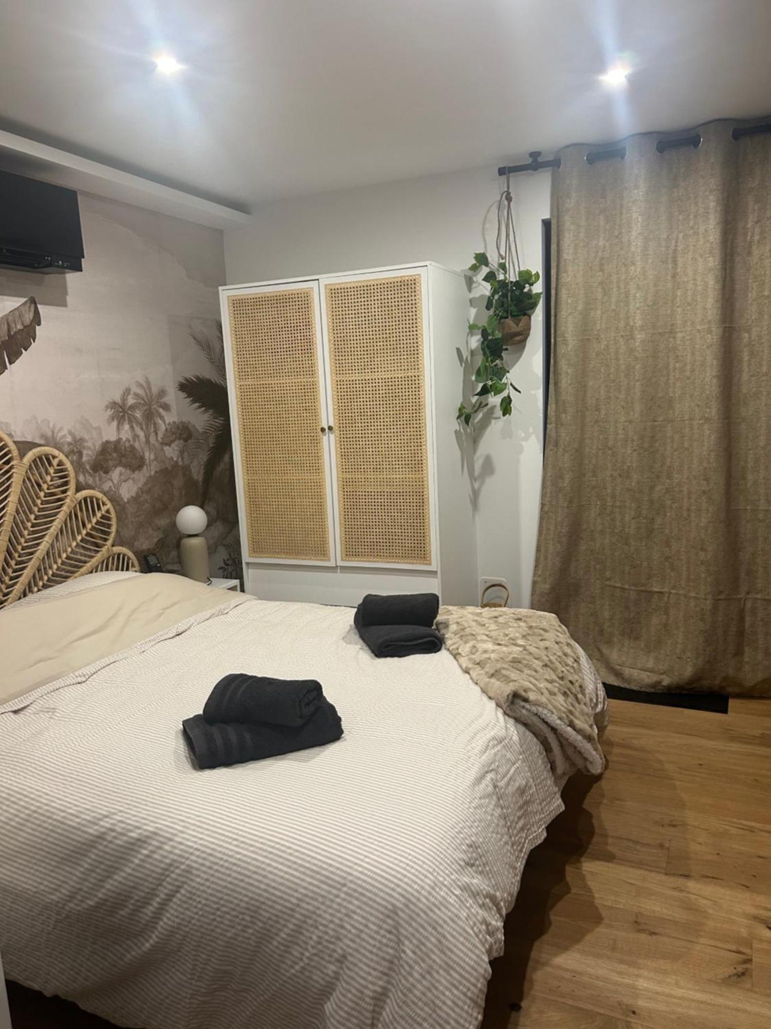 Studio Prestige Avec Terrasse Le Chene Dore Au Coeur Du Centre Touristique Cite Des Loisirs 200 M Du Galaxie,Face Au Snowworld Parking Gratuit Privatif Amnéville Εξωτερικό φωτογραφία