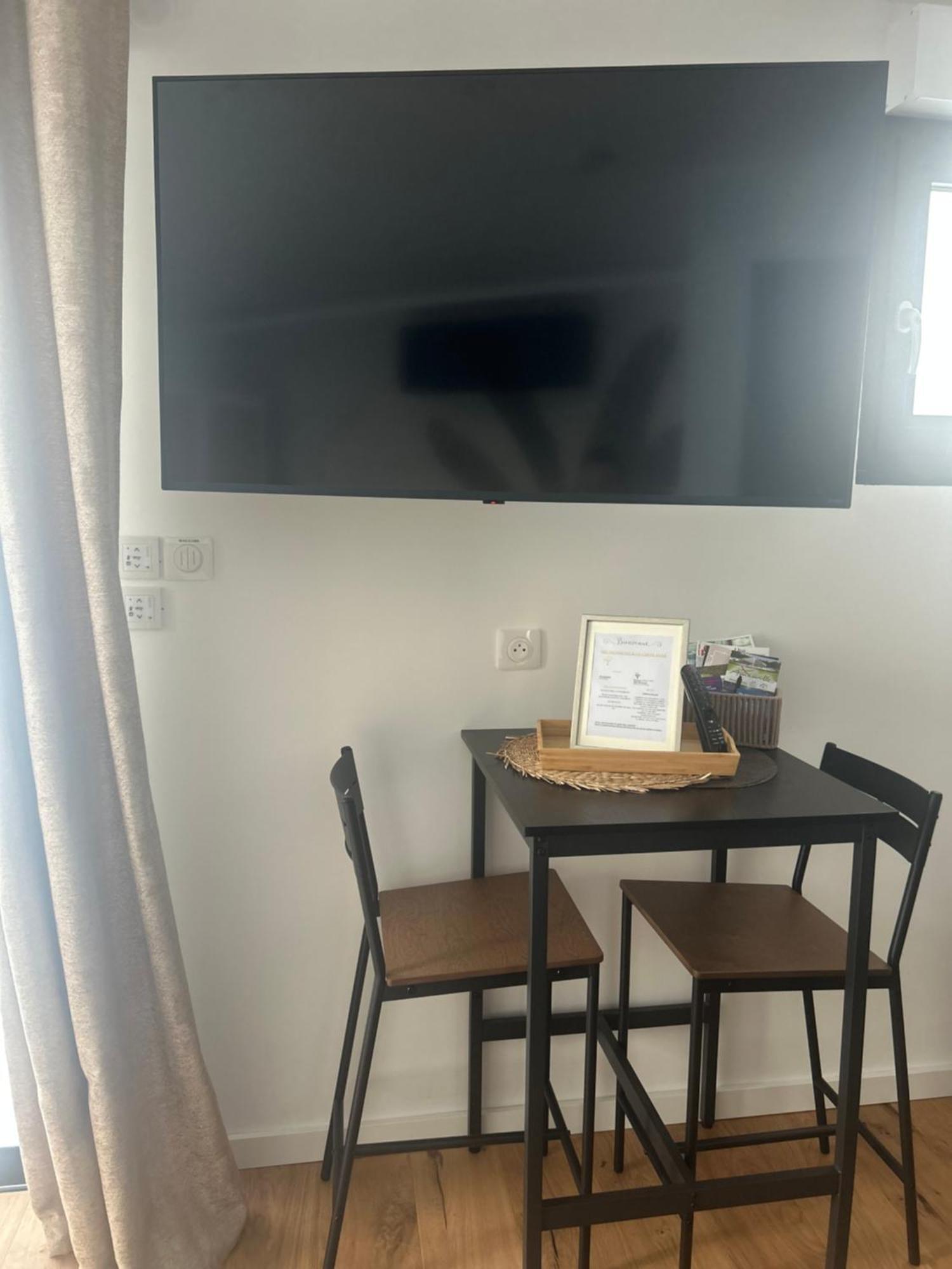 Studio Prestige Avec Terrasse Le Chene Dore Au Coeur Du Centre Touristique Cite Des Loisirs 200 M Du Galaxie,Face Au Snowworld Parking Gratuit Privatif Amnéville Εξωτερικό φωτογραφία